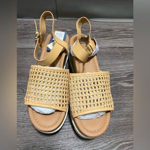 COPY - Woman’s wedges size 9